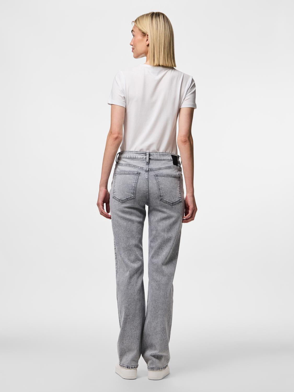model_shot-back