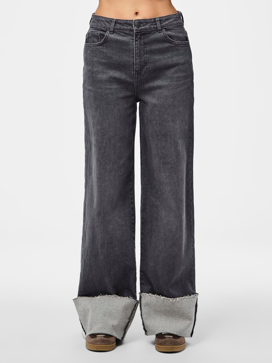 model_shot-front