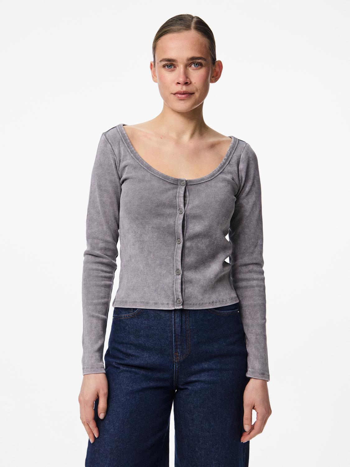 model_shot-front